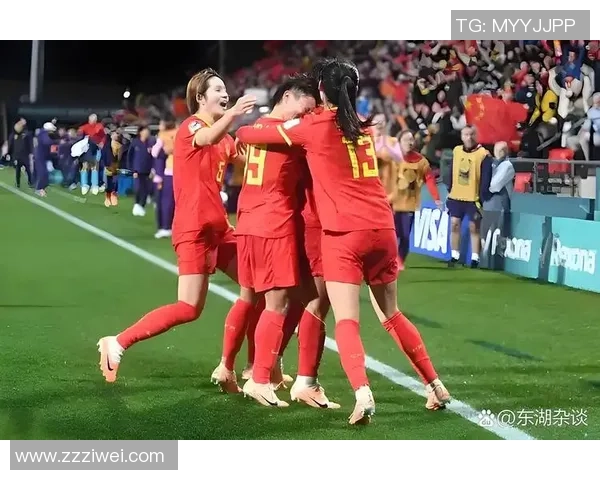 足球野女孩的梦想与奋斗：在绿茵场上追逐自由与激情的青春故事